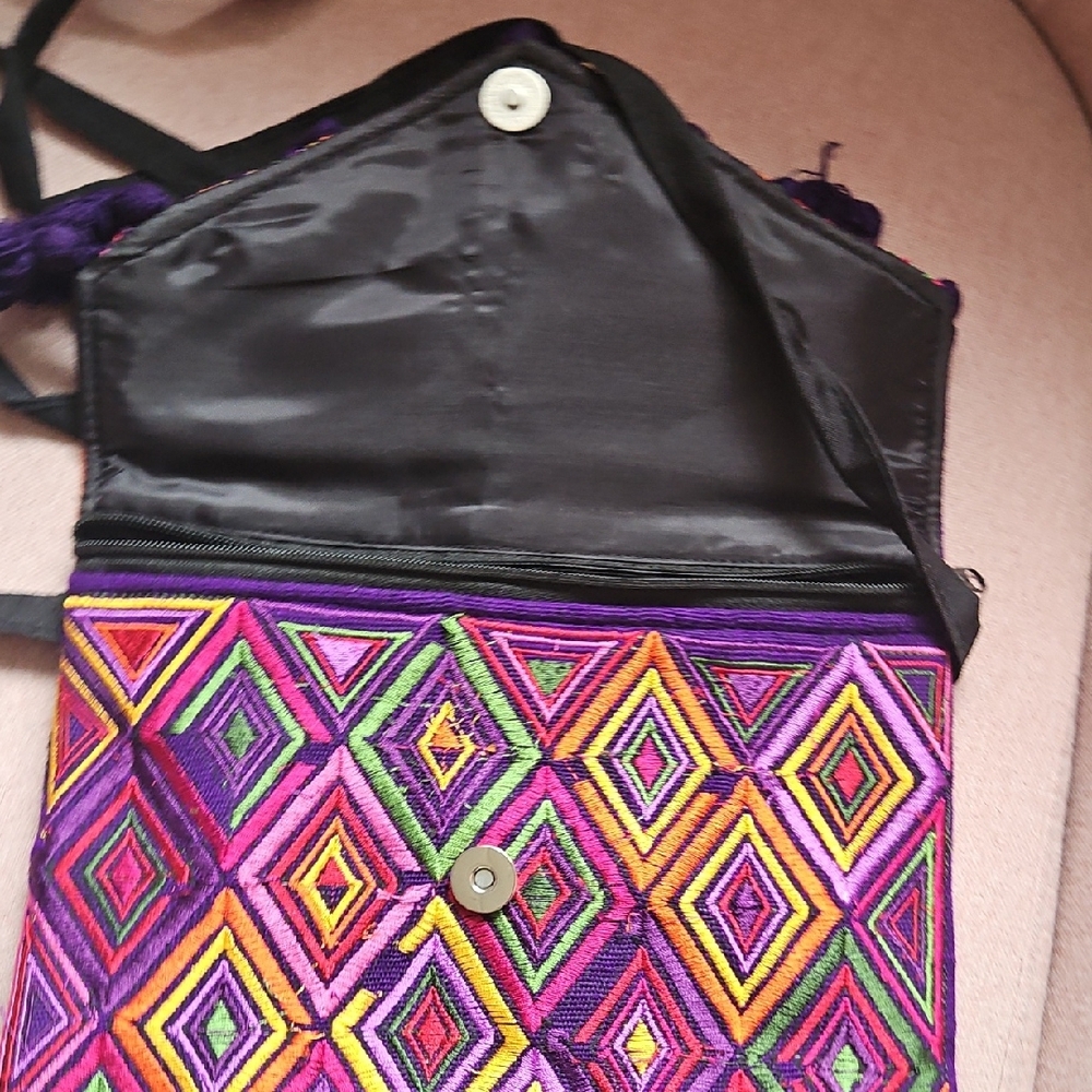 Multicolor Geometric Pattern Clutch - Picture 5 of 6